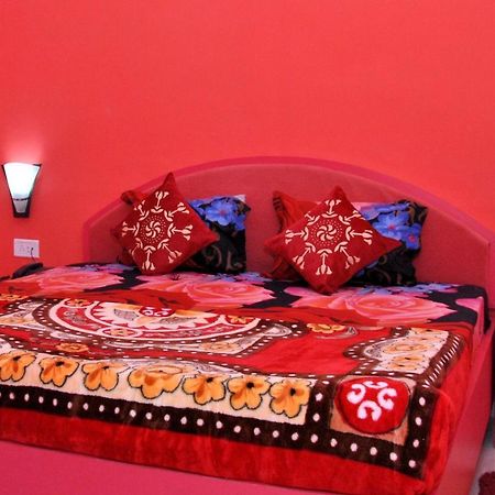 Paradise Luxury Home Stay ขชุราโห ภายนอก รูปภาพ