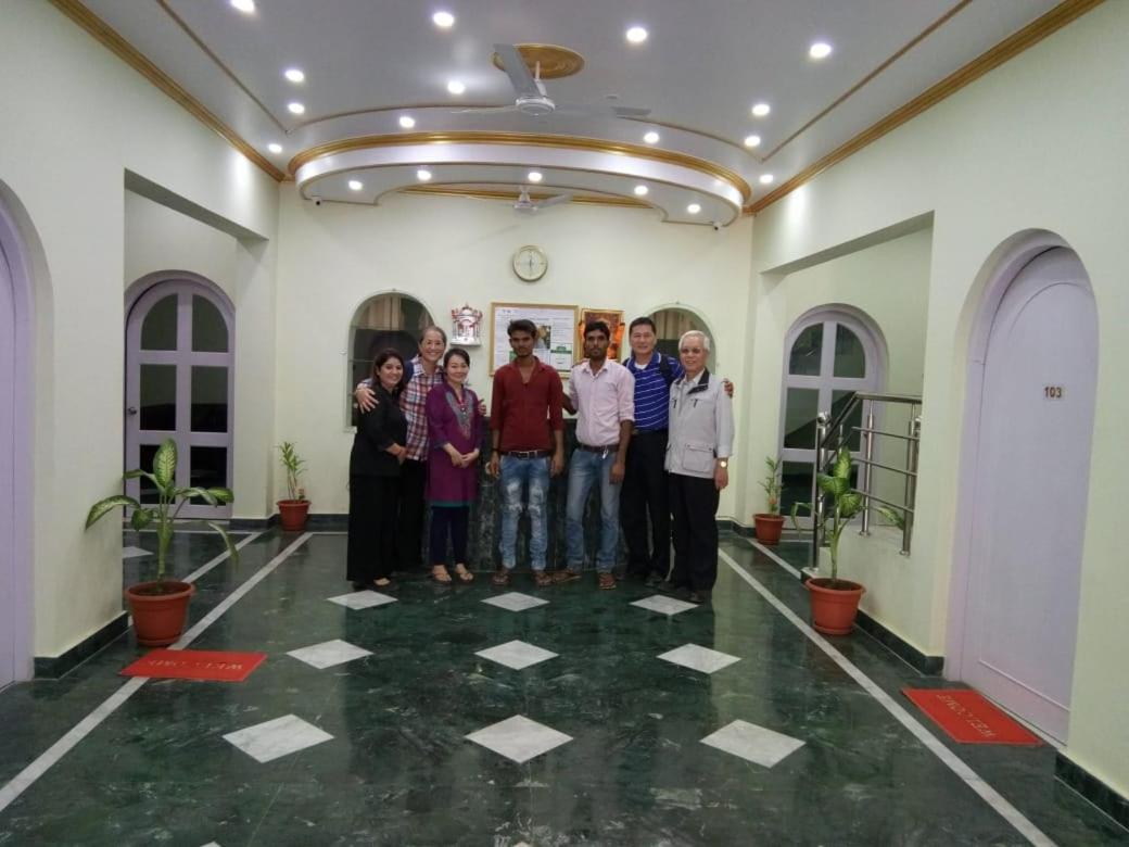 Paradise Luxury Home Stay ขชุราโห ภายนอก รูปภาพ