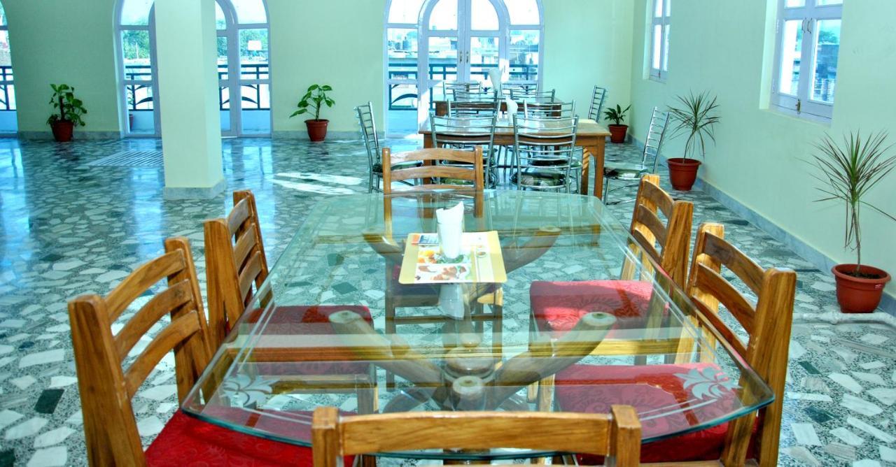 Paradise Luxury Home Stay ขชุราโห ภายนอก รูปภาพ