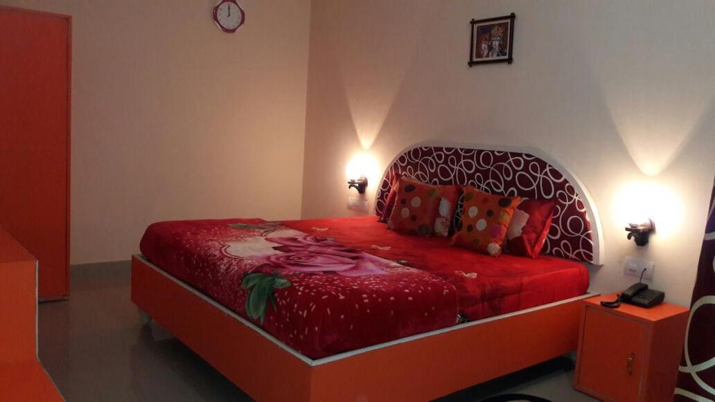Paradise Luxury Home Stay ขชุราโห ภายนอก รูปภาพ