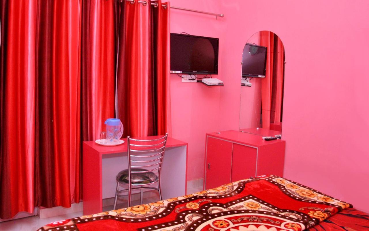 Paradise Luxury Home Stay ขชุราโห ภายนอก รูปภาพ
