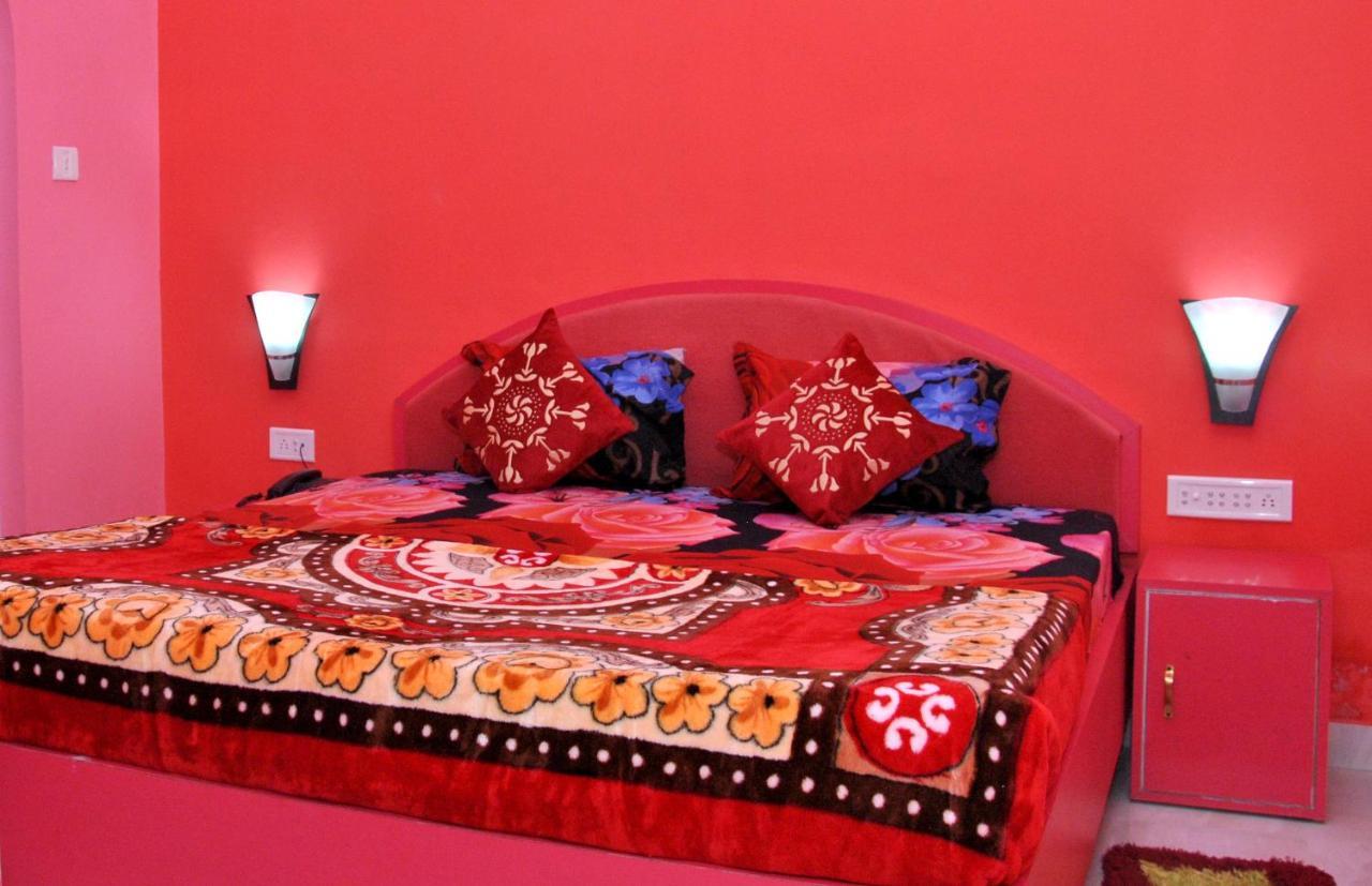 Paradise Luxury Home Stay ขชุราโห ภายนอก รูปภาพ
