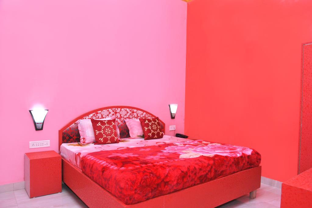 Paradise Luxury Home Stay ขชุราโห ภายนอก รูปภาพ